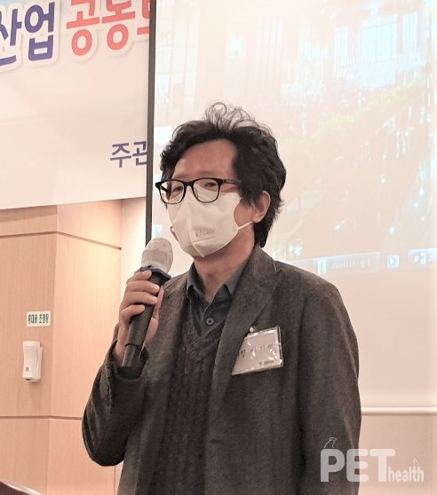 인삿말을 하는 이기재 회장 @펫헬스