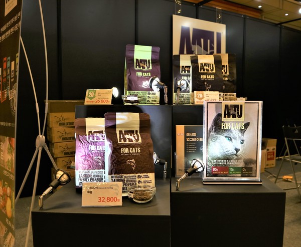 아투는 매일 선착순 1000명의 관람객에게 샘플을 제공 이벤트를 열었다. @펫헬스