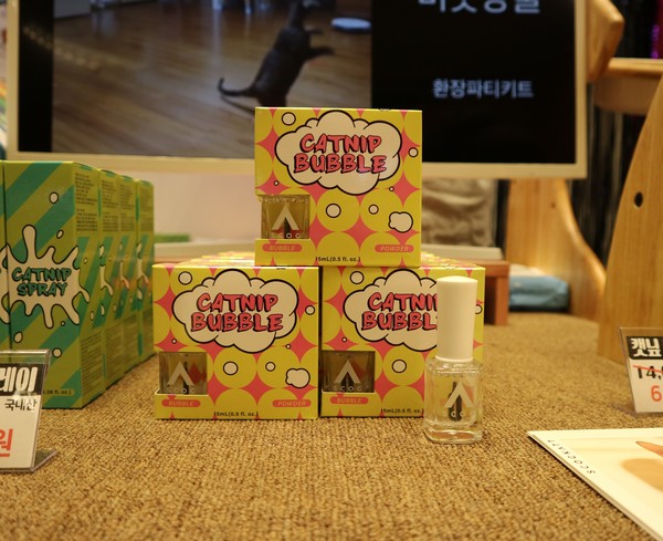 캣닙 향기가 들어있는 비누방울 생성 용품, 캣닙버블 @펫헬스