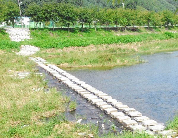 완주 경천애인 징검다리길
