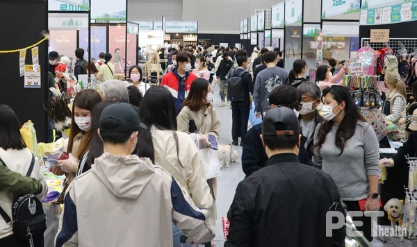 수원 반려인들이 기다렸다는 듯이 몰려들었다. @펫헬스