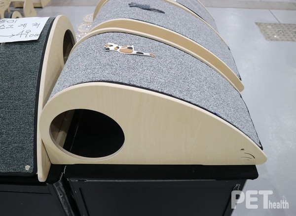 스크래쳐 하우스. @펫헬스