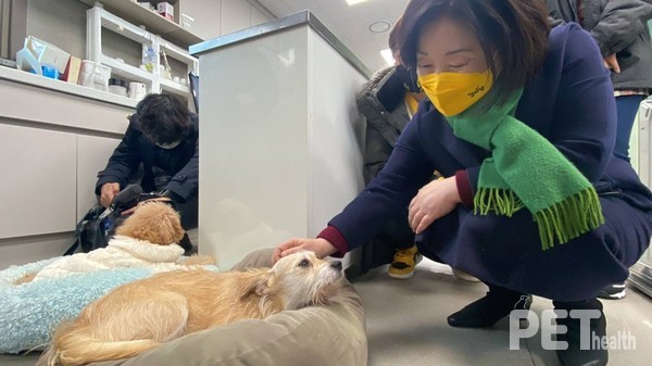 심상정 정의당 대통령후보는 9일 경기 파주에 있는 카라 더봄센터를 찾았다. 사진 심상정후보블로그