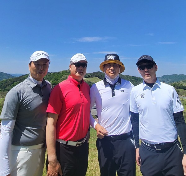 (왼쪽부터) 조주현 선진펫 이사, 강윤중 세라노틱스 전무, 신용성 야옹어멍멍해봐 대표, 이용석 포파코 대표. 사진 펫저널