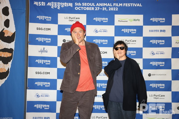 마튼페지엘 감독과 임순례 감독. 사진 동물권행동 카라