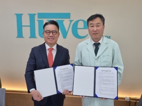 알엑스바이오 송명석 대표(사진 왼쪽)와 휴벳 오홍근 대표. 사진 넥스턴바이오