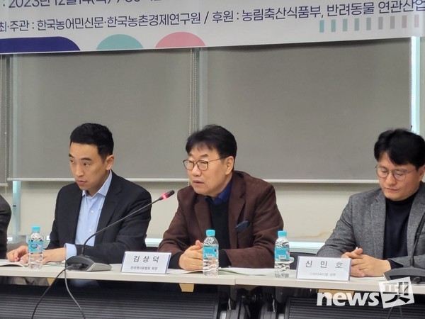 김상덕 한국펫사료협회 회장은 14일 서울 양재동 aT센터에 열린 ‘반려동물 연관산업 육성을 위한 정책토론회’에서 “국내 펫푸드 수출 규모 확대와 회원사들의 질적 성장을 위해 노력하겠다”고 밝혔다. ⓒ뉴스펫