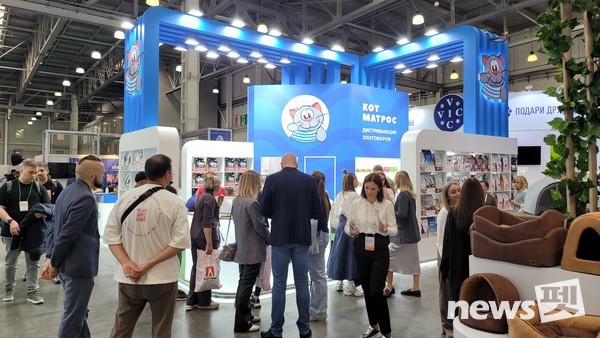 현지 거래처와의 공동 마케팅으로 판매 중인 K PET사료 제품들. 사진 펫레전드