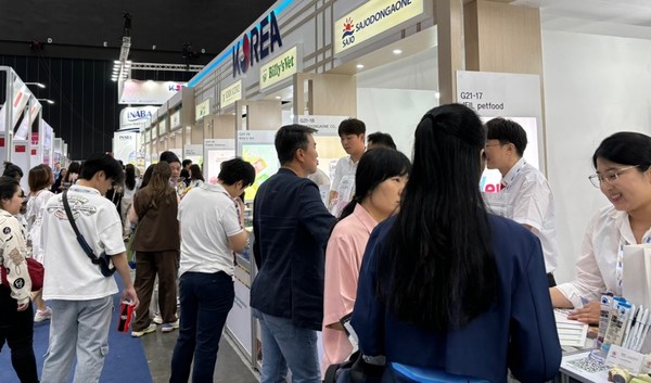 태국 반려동물 박람회 ‘한국관’을 찾은 인파. 사진 한국농수산식품유통공사