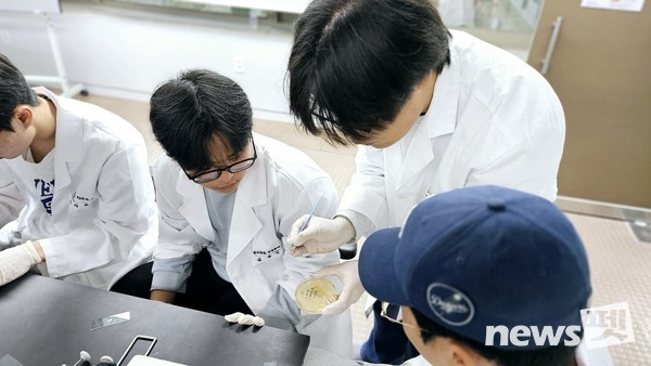 호남대 반려동물산업학과, DGIST 핵심단백질자원센터와 업무협약. 반려동물산업학과 실습 모습. 사진 호남대학교