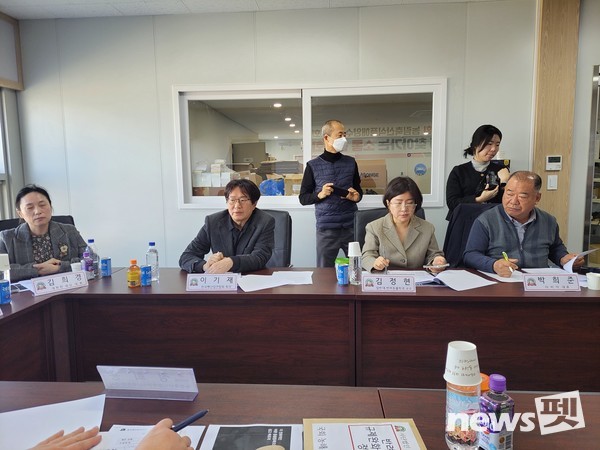 25일 2025년 국민의힘 농림축산식품해양수산위원회 찾아가는 소통 간담회 다섯 번째로 반려동물산업계와의 간담회가 한국펫산업연합회에서 열렸다. ⓒ뉴스펫