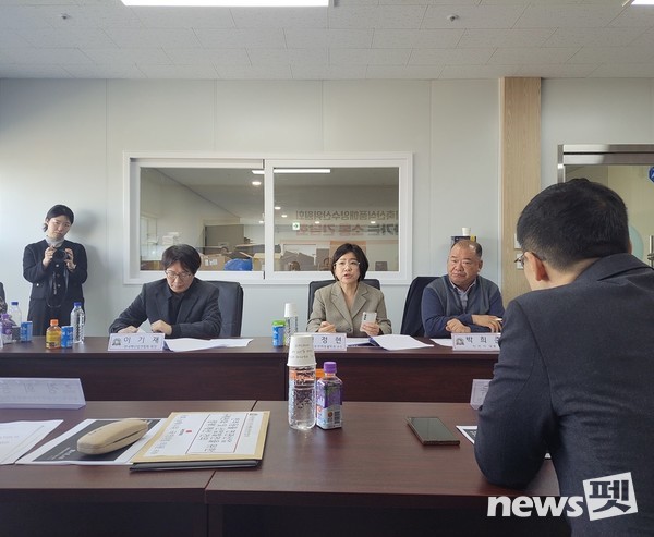 25일 2025년 국민의힘 농림축산식품해양수산위원회 찾아가는 소통 간담회 다섯 번째로 반려동물산업계와의 간담회가 한국펫산업연합회에서 열렸다. ⓒ뉴스펫