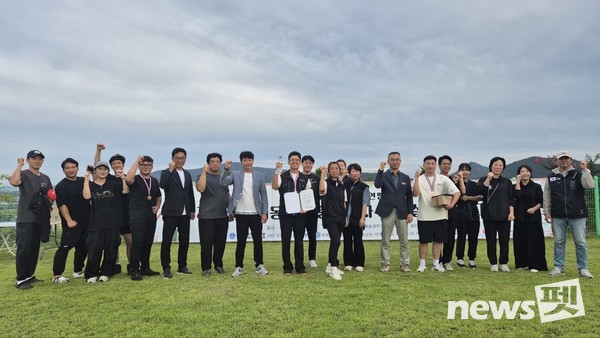 2025 반려동물행동지도사 대비 경기대회 단체사진. 사진 한국애견연맹